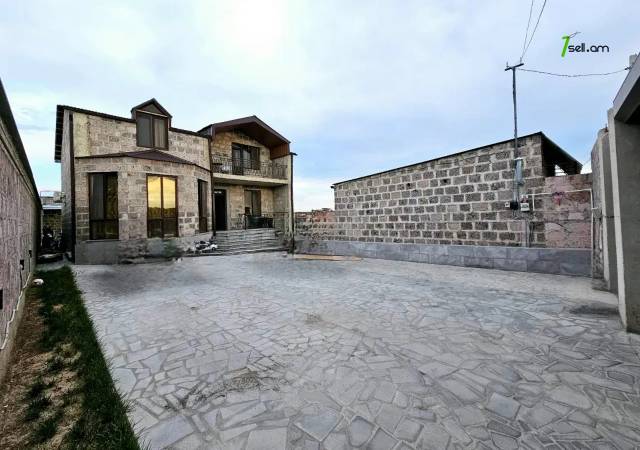 Երկու հարկանի քարե տուն Քասախում, 864 ք.մ., 3+ սանհանգույց, կապիտալ վերանորոգված