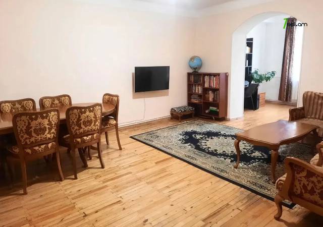 3 սենյականոց բնակարան Սարյանի փողոցում, 80 քմ, նախավերջին հարկ, կոսմետիկ վերանորոգում, քարե շենք