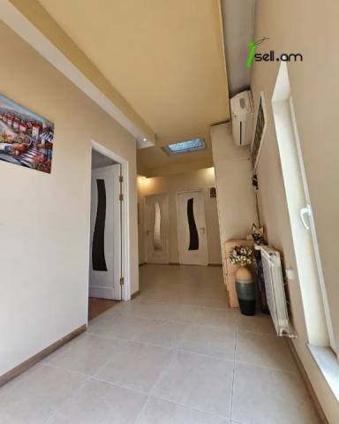 Երեք հարկանի քարե տուն Խնկո Ապոր փողոցում Արաբկիրում, 410 ք.մ., 3+ սանհանգույց, կապիտալ վերանորոգված