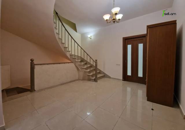 Երկու հարկանի քարե տուն Բաբայան փողոցում Արաբկիրում, 600 ք.մ., 3+ սանհանգույց, կապիտալ վերանորոգված