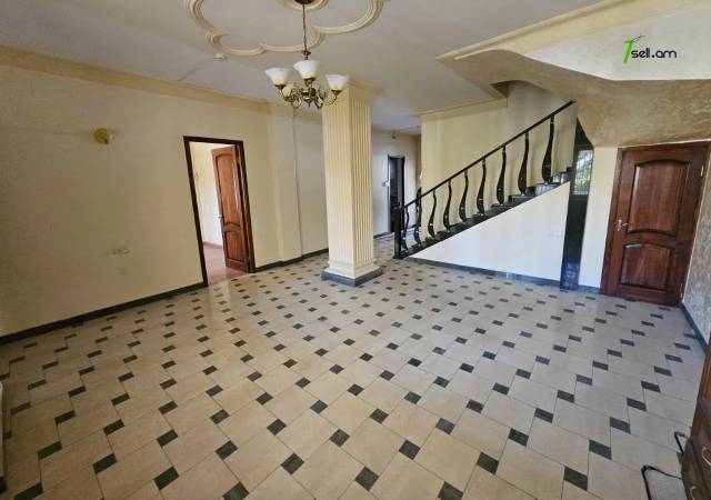 Երեք հարկանի քարե տուն Քաջազնունի փողոցում կենտրոնում, 1060 ք.մ., 3+ սանհանգույց