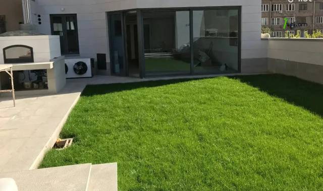 Ընդարձակ 3 սենյականոց բնակարան նորակառույց շենքում Վիկտոր Համբարձումյան փողոցում, 267 ք.մ.