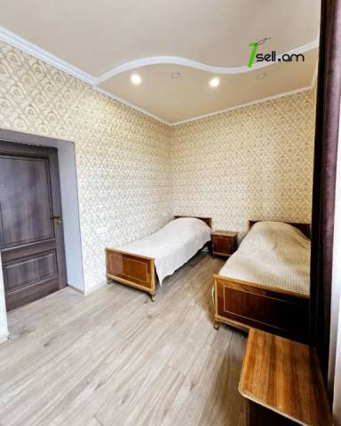 Երկու հարկանի քարե տուն Թավրիզյան փողոցում Արաբկիրում, 400 քմ, 2 սանհանգույց, կապիտալ վերանորոգված