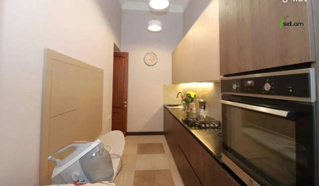 3 սենյականոց բնակարան Մոսկովյան փողոցում, 110 ք.մ., նախավերջին հարկ, բարձր առաստաղներ