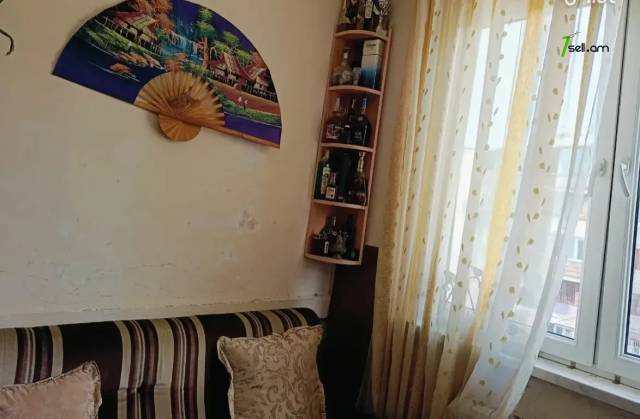 3 սենյականոց բնակարան Նելսոն Ստեփանյան փողոցում, 76 ք.մ., մի քանի պատշգամբ, կոսմետիկ վերանորոգում