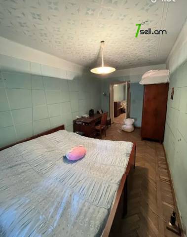 4 սենյականոց բնակարան Դրոյի փողոցում, 125 ք.մ., նախավերջին հարկ, քարե շենք