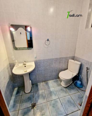 Մեկ հարկանի քարե տուն Սեվաստոպոլյան փողոցում Արաբկիրում, 450 քմ, 2 սանհանգույց, կապիտալ վերանորոգված