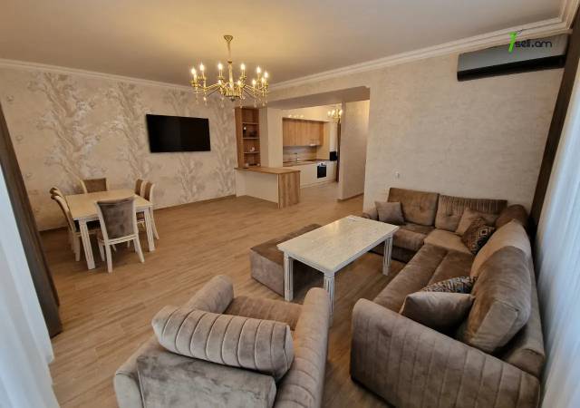 Երկու հարկանի թաունհաուզ, Գ-1 թաղամաս Աջափնյակում, 400 ք.մ., 2 սանհանգույց, կապիտալ վերանորոգված