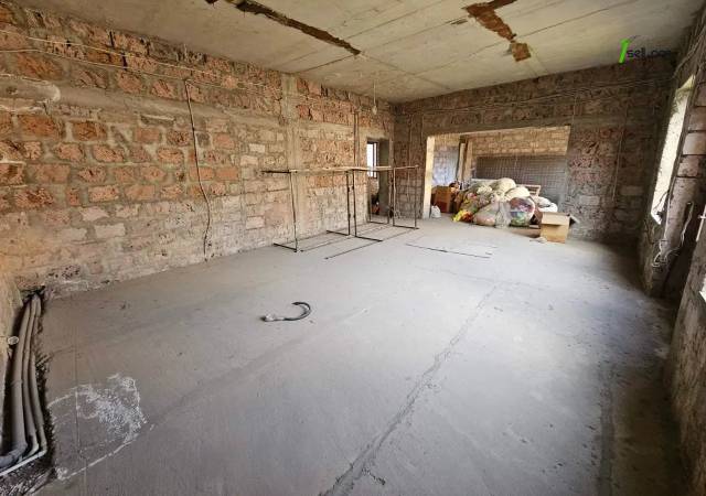 Երեք հարկանի տուն Պրահայի փողոցում կենտրոնում, 920 ք.մ., 3+ սանհանգույց, մասնակի վերանորոգում