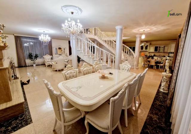 Երկու հարկանի քարե տուն Դավթաշենի 7-րդ փողոցում Դավիթաշենում, 1000 ք.մ., 3+ սանհանգույց