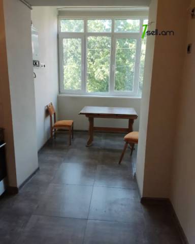 2 սենյականոց բնակարան Էստոնական փողոցում, 54 ք.մ., 2/5 հարկ, կոսմետիկ վերանորոգում, քարե շենք