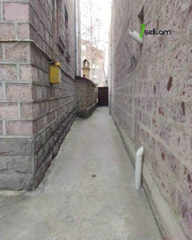 Մեկ հարկանի քարե տուն Մամիկոնյանց փողոցում Արաբկիրում, 175 ք.մ., 2 սանհանգույց, կապիտալ վերանորոգված