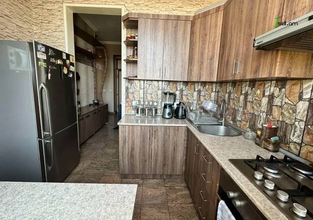 2 սենյականոց բնակարան Արշակունյաց պողոտայում, 62 ք.մ., բարձր առաստաղներ, կոսմետիկ վերանորոգում