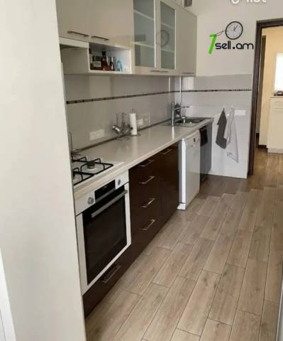 3 սենյականոց բնակարան Խաղաղ Դոնի փողոցում, 80 ք.մ., նախավերջին հարկ, եվրովերանորոգված