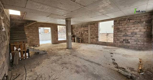 Երկու հարկանի տուն Պարույր Սևակի փողոցում Ավանում, 800 ք.մ., 2 սանհանգույց