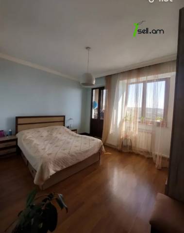 3 սենյականոց բնակարան Խաղաղ Դոնի փողոցում, 81 ք.մ., 3/9 հարկ, կապիտալ վերանորոգված