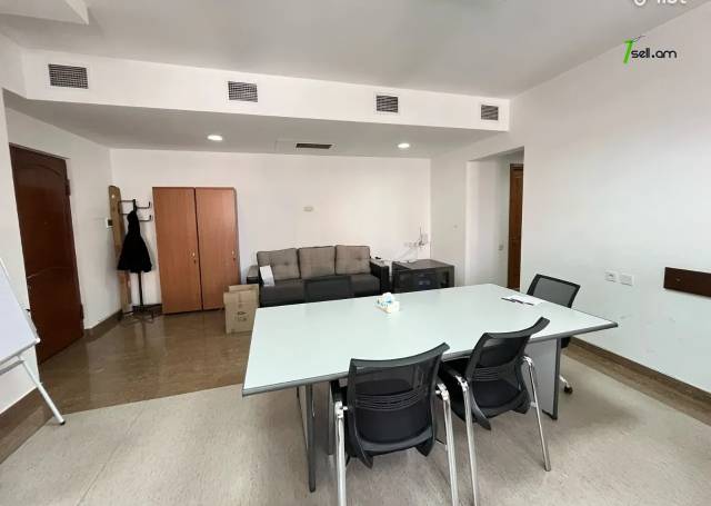 Գրասենյակային տարածք Պարոնյան փողոցում կենտրոնում, 95 քմ