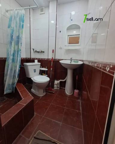 2 սենյականոց բնակարան Բաղրամյան պողոտայում, 42 ք.մ., 2/5 հարկ, կապիտալ վերանորոգված, քարե շենք