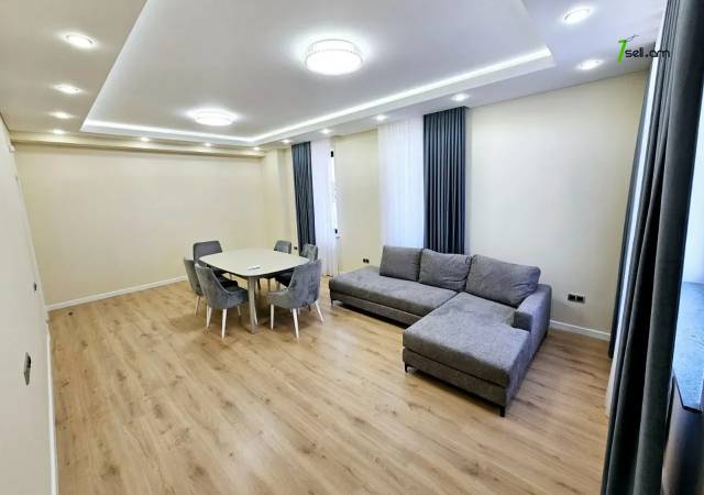 Երեք հարկանի քարե տուն, Դուրյան թաղամաս Ավանում, 400 քմ, 3+ սանհանգույց, կապիտալ վերանորոգված