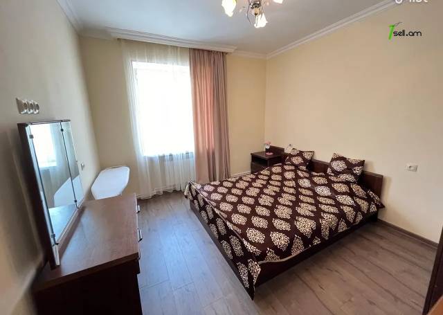 2 սենյականոց բնակարան Ազատության պողոտայում, 64 քմ, նախավերջին հարկ, եվրովերանորոգված, քարե շենք