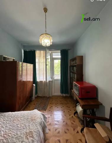 3 սենյականոց բնակարան Մամիկոնյանց փողոցում, 77 քմ, նախավերջին հարկ, կապիտալ վերանորոգված, քարե շենք