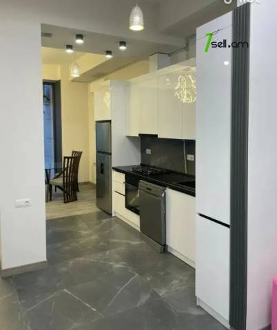 3 սենյականոց բնակարան նորակառույց շենքում Արամ Խաչատրյան փողոցում, 84 ք.մ., բարձր առաստաղներ