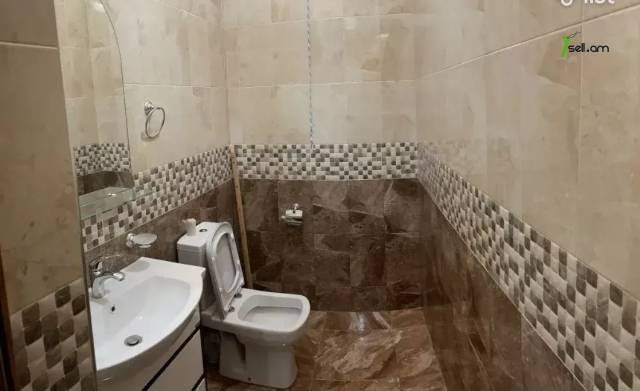 Երեք հարկանի քարե տուն Բագրևանդի փողոցում Նոր Նորքում, 510 ք.մ., 3+ սանհանգույց, եվրովերանորոգված
