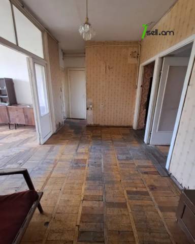 3 սենյականոց բնակարան, Marshal Baghramyan Ave, 97 ք.մ., մի քանի պատշգամբ, 2/9 հարկ