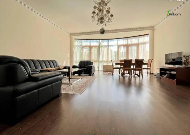 Ընդարձակ 4 սենյականոց բնակարան նորակառույց շենքում Արամի փողոցում, 255 ք.մ., 3+ սանհանգույց