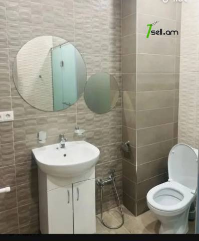 3 սենյականոց բնակարան նորակառույց շենքում Գրիբոյեդով փողոցում, 80 ք.մ., բարձր առաստաղներ, 4/15 հարկ