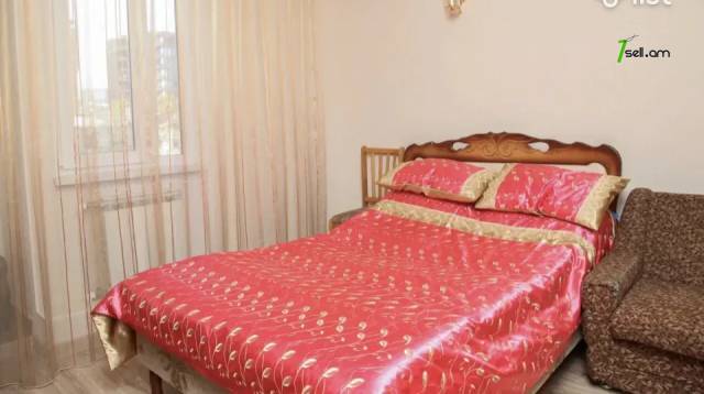 3 սենյականոց բնակարան Մաշտոցի պողոտայում, 100 ք.մ., 2 սանհանգույց, բարձր առաստաղներ, 6/12 հարկ