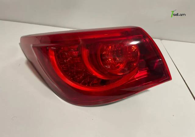 Infiniti Q50 լուսարձակ (2013-2018)