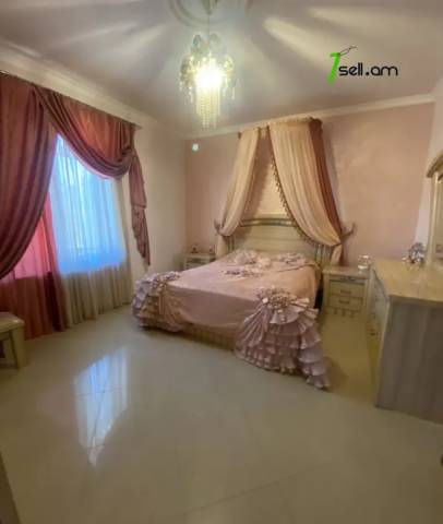 Երկու հարկանի քարե տուն Նոր Նորքում, 800 ք.մ., 3+ սանհանգույց, եվրովերանորոգված