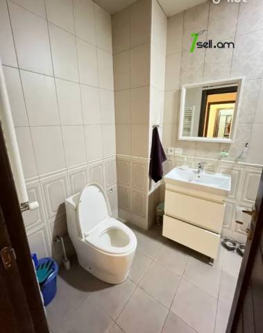 4 սենյականոց բնակարան նորակառույց շենքում Պարույր Սևակի փողոցում, 170 ք.մ., 2 սանհանգույց