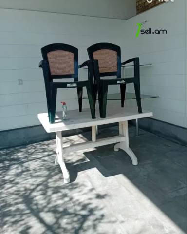 Երկու հարկանի տուն Զարոբյան փողոցում կենտրոնում, 221 ք.մ., 2 սանհանգույց