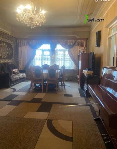 Երկու հարկանի քարե տուն Ավան 5-րդ փողոցում Ավանում, 640 ք.մ., 2 սանհանգույց