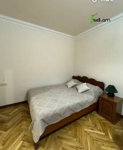 1 սենյականոց բնակարան Մոսկովյան փողոցում, 44 քմ, 3/8 հարկ, բարձր առաստաղներ, եվրովերանորոգված