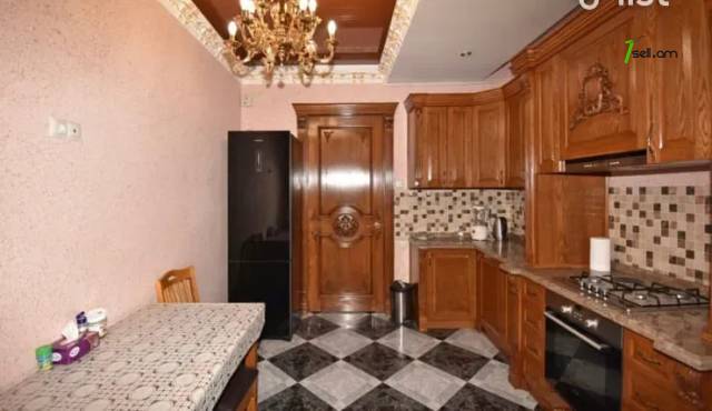 3 սենյականոց բնակարան նորակառույց շենքում Վիկտոր Համբարձումյան փողոցում, 120 ք.մ., 2 սանհանգույց