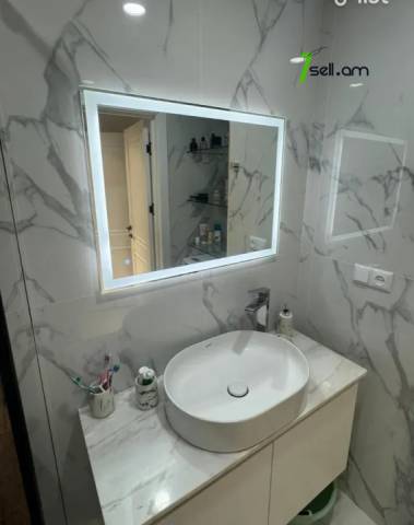 4 սենյականոց բնակարան Դրոյի փողոցում, 108 ք.մ., դիզայներական ոճով վերանորոգված, քարե շենք