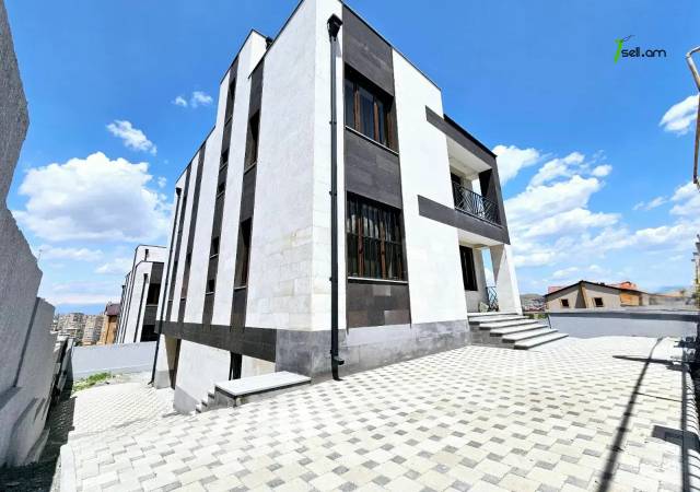 Երեք հարկանի քարե տուն, Դուրյան թաղամաս Ավանում, 400 քմ, 3+ սանհանգույց, կապիտալ վերանորոգված