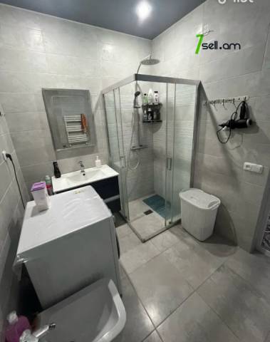 Մեկ հարկանի քարե տուն Բուժաշխատողների փողոցում Նորք Մարաշում, 96 քմ, կապիտալ վերանորոգված