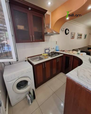 2 սենյականոց բնակարան Եզնիկ Կողբացու փողոցում, 50 ք.մ., 1/11 հարկ, կոսմետիկ վերանորոգում