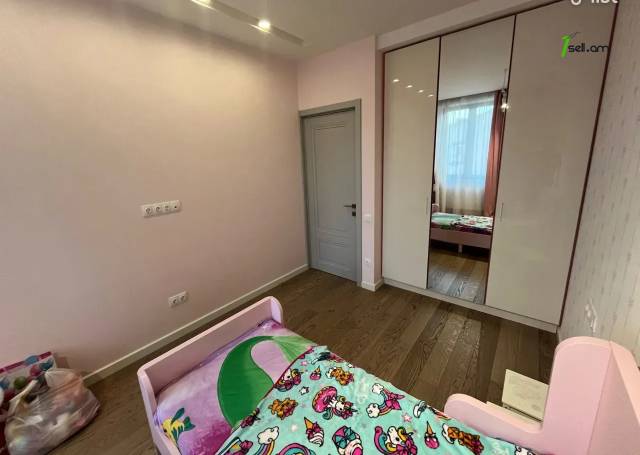 3 սենյականոց բնակարան նորակառույց շենքում Օրբելի եղբայրների փողոցում, 85 քմ, 4/15 հարկ