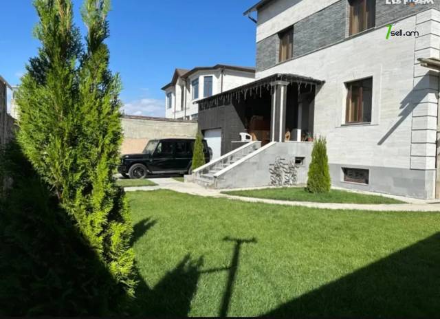 Երեք հարկանի տուն Բագրևանդի 46-րդ փողոցում Նոր Նորքում, 405 քմ, 3+ սանհանգույց