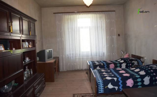 5 սենյականոց բնակարան Ավետիք Իսահակյանի փողոցում, 227 ք.մ., 2 սանհանգույց, բարձր առաստաղներ