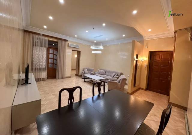 3 սենյականոց բնակարան Ամիրյան փողոցում, 70 ք.մ., 3/5 հարկ, կապիտալ վերանորոգված, քարե շենք