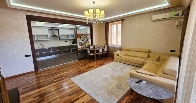 Ընդարձակ 3 սենյականոց բնակարան նորակառույց շենքում Վարդանանց փողոցում, 155 ք.մ., նախավերջին հարկ