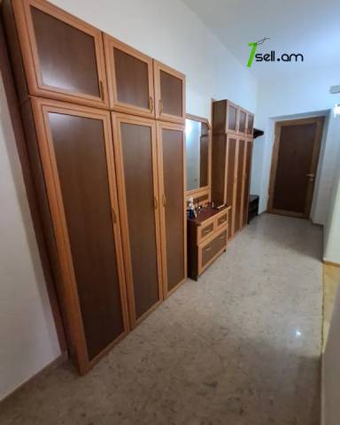 2 սենյականոց բնակարան Կոմիտասի պողոտայում, 55 ք.մ., 1/5 հարկ, կապիտալ վերանորոգված, քարե շենք