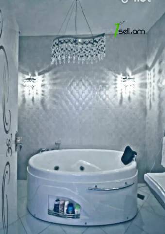 5 սենյականոց բնակարան նորակառույց շենքում Եկմալյան փողոցում, 200 ք.մ., 2 սանհանգույց