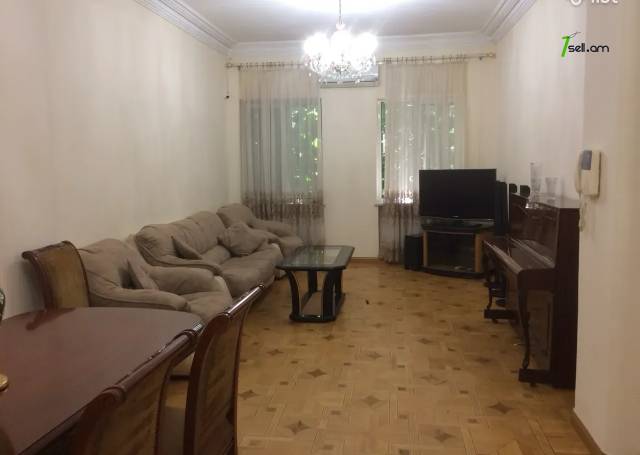 Երկու հարկանի քարե տուն Ազատության պողոտայում Արաբկիրում, 230 քմ, 3+ սանհանգույց